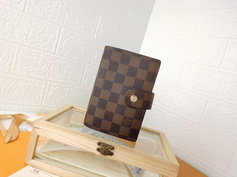 LV Wallets 200